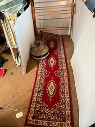 156 - RUNNER RUG, VINTAGE LIGHT AND DRYING RACK