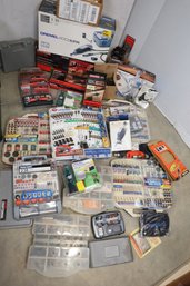 LOT 195 - HUGE LOT OF DREMEL RELATED ITEMS