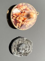 LOT 169 - VINTAGE SHELL PENDANT AND A HALLMARKED JESUS PENDANT