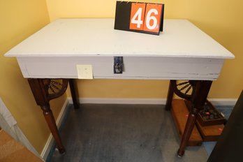 46 - UNIQUE TABLE THAT TOP OPENS