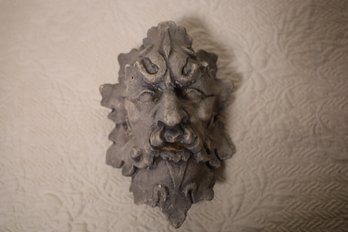 LOT 33 - WALL MOUNTED ORNATE FACE