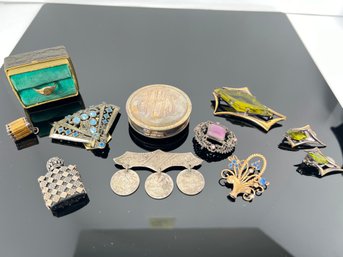 LOT 195 - AMAZING COLLECTION OF UNIQUE ANTIQUE & VINTAGE ITEMS!