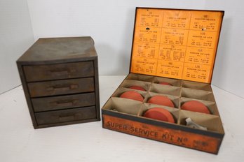 LOT 31 - EARLY SUPER SERVICE KIT METAL CASE AND SMALL VINTAGE METAL 4 DRAWER MINI ORGANIZER (VINTAGE LOT)