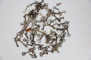 LOT 43 - MANY EARLY KEYS - VERY COLLECTIABLE!