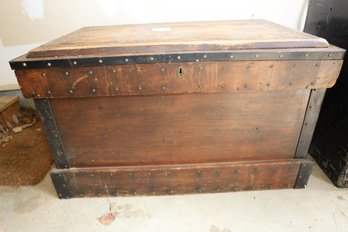 283 - AMAZING ANTIQUE LARGE CHEST - MUST SEE THIS THING IS SO NICE!