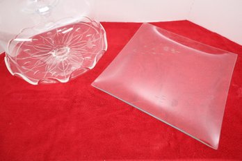 LOT 11 - SQUARE CRYSTAL PLATE / CRYSTAL CAKE PLATER WITH COVER