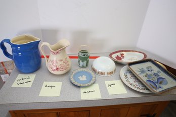 LOT 225 - OXFORD STONEWARE / WEDGWOOD / PYREX AND MORE