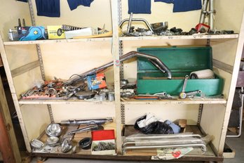 387 - LOTS OF VINTAGE MOTORCYCLE PARTS