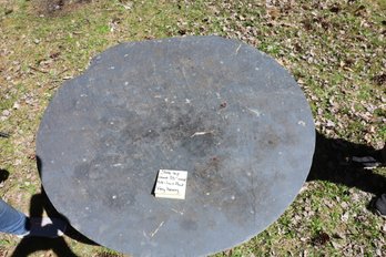 LOT 252 - HUGE ROUND SLATE, VERY HEAVY! WOULD BE GREAT FOR A TABLE OR GARDEN/YARD DISPLAY! - MORE INFO ON NOTE