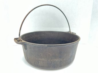 35 - DUTCH OVEN CAST IRON