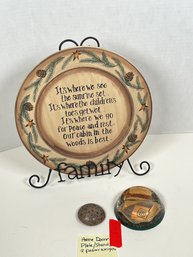 162 - HOME DECOR, PLATE/STAND 2 PAPER WEIGHTS