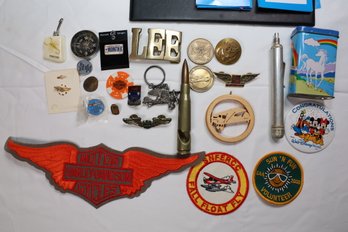 62 - PATCHES / VINTAGE LEE BELT BUCKLE AND MORE - NICE LOT