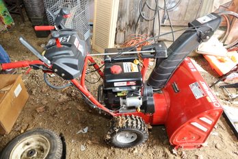 427 - SNOWBLOWER - LOOKS VERY NICE AND HARDLY USED