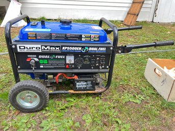 113 - DUROMAX DUAL FUEL (PROPANE AND GAS) GENERATOR, XP5500EH, WITH WHEELS, NEEDS NEW BATTERY OR TO BE CHARGED