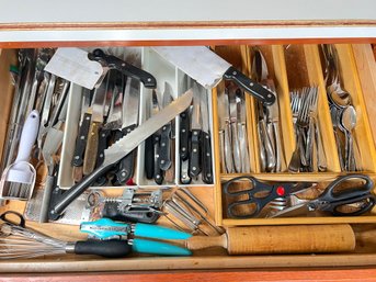 230 - DRAWER CONTENTS, REALLY NICE KNIFES AND MORE