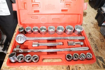 228 - MASSIVE TOOL SET