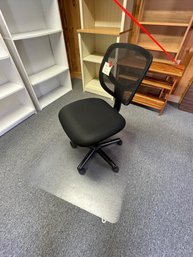 287 - OFFICE CHAIR AND CLEAR MAT