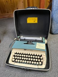 289 - VINTAGE SCM SMITH-CORONA TYPEWRITER