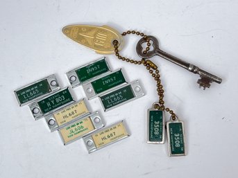 184 - VITNAGE NEW HAMPSHIRE KEY TAGS AND GM KEY CHAIN