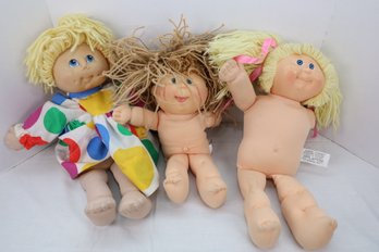 LOT 45 - CABBAGE PATCH DOLLS