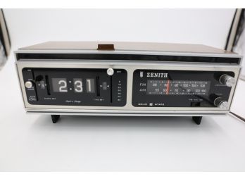 VINTAGE FLIP DESK CLOCK / RADIO MARKED 17 -TESTED