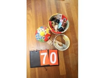 LOT 70 - VINTAGE SEWING LOT