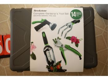 LOT 60 - BROOKSTONE GARDENERS TOOL SET