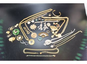 LOT 210 - BEAUTIFUL JEWELRY LOT