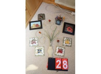 LOT 28 - WALL DECOR