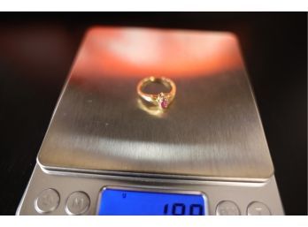 LOT 214 - 1.89 GRAMS 14KP (KARET PLUMB) TOTAL WEIGHT GOLD RING