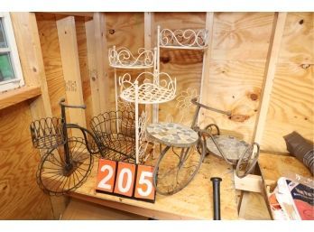 LOT 205 - METAL YARD DECOR