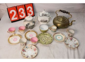 LOT 233 - HIGH END CHINA LOT AND KETTLE