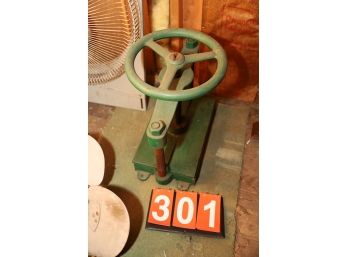 LOT 301 - PRESS