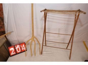 LOT 204 - VINTAGE / PRIMITIVE ITEMS (2)