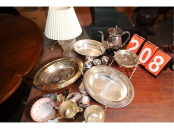 LOT 208 - ITEMS ON TABLE