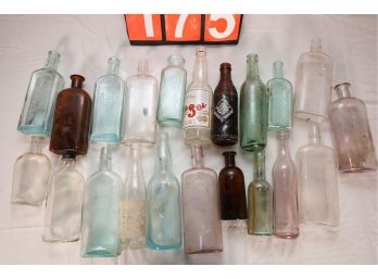 LOT 175 - ANTIQUE BOTTLES LOT