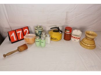 LOT 172 - VINTAGE KITCHENWARE