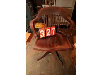 LOT 327 - REALLY NICE VINTAGE EXECUTIVE CHAIR