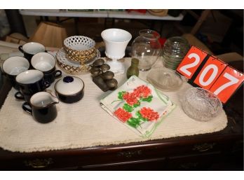 LOT 207 - ITEMS ON TABLE