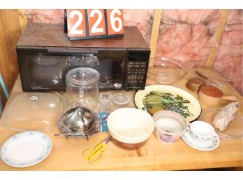 LOT 226 - ALL ITEMS SHOWN ON TABLE (TABLE NOT INCLUDED)