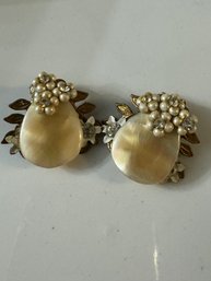 VINTAGE CLIP ON EARRINGS