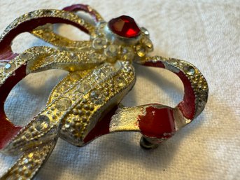 ANTIQUE RIBBON BROOCH