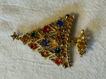 VINTAGE CHRISTMAS BROOCH