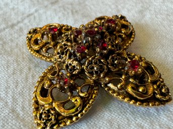 BVINTAGE BROOCH