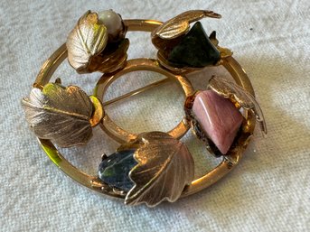 MULTI STONE VINTAGE BROOCH