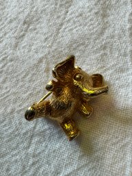 SMALL VINTAGE ELEPHANT BROOCH