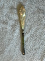 ANTIQUE MOTHER OF PEARL TWEEZER