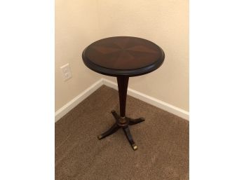 ROUND ACCENT TABLE