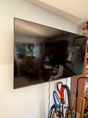 50' Samsung TV And Wall Mount