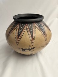 Decorative Vase With Gecko